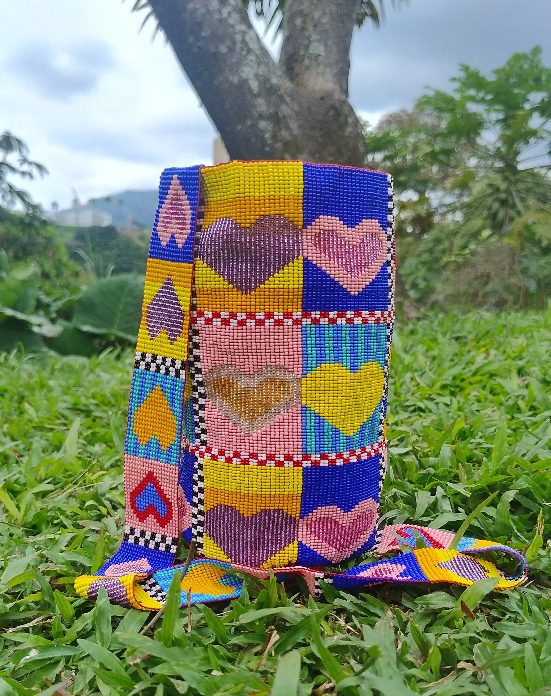 Bolso en mostacilla hecho a mano, diseño exclusivo