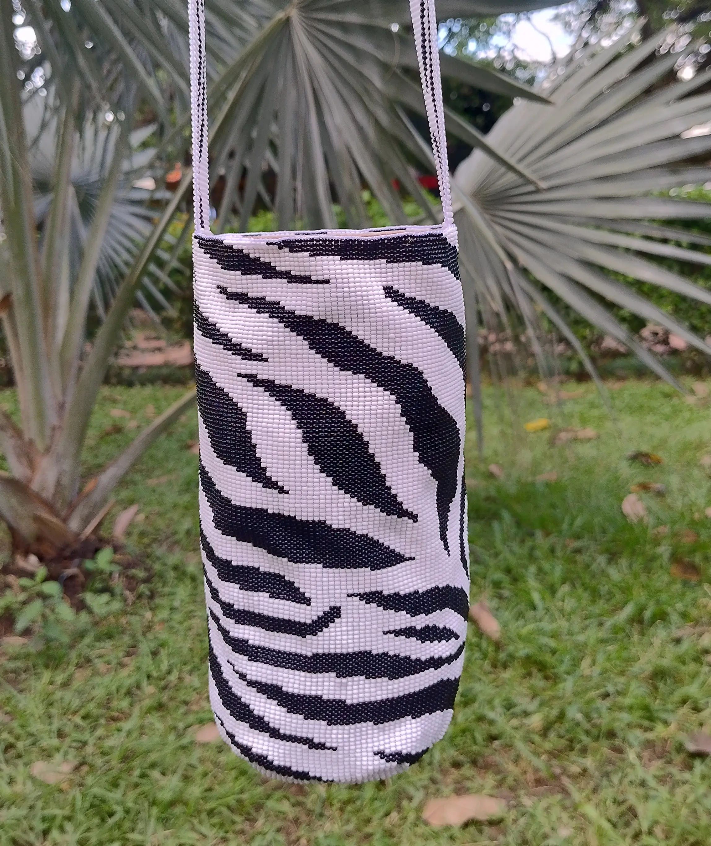 Bolso en mostacilla hecho a mano, diseño exclusivo